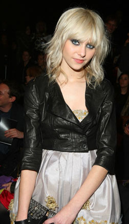 <b>Taylor Momsen For Ne...</b>