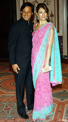 <b>Liz Hurley Confirms ...</b>