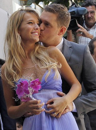 <b>Buble Says 'I Do'!...</b>