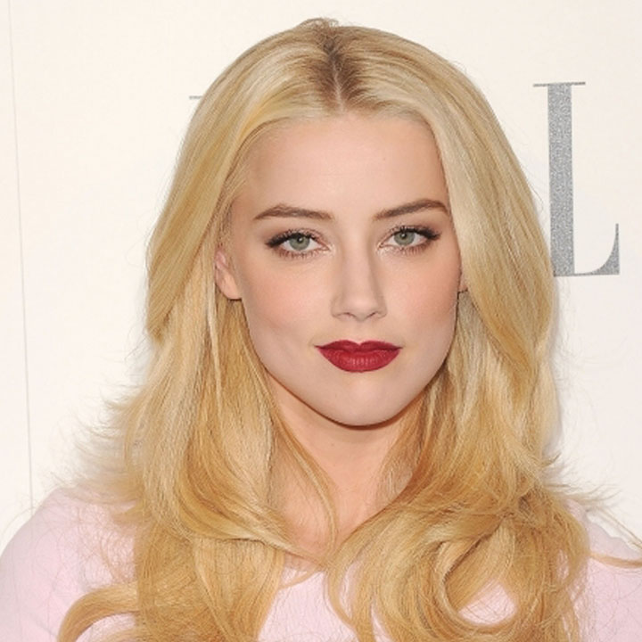 Amber Heard with a great beauty look of scarlet lips and pale makeup Amber Heard with a great beauty look of scarlet lips and pale makeup