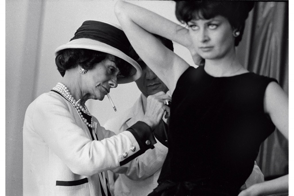 coco-chanel-vogue-1-19nov14-douglas-kirkland-b